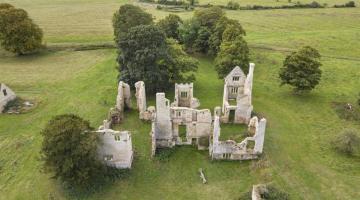 The ruins of the Manor House at Cherwell Valley in Oxfordshire. (Image: Historical England)